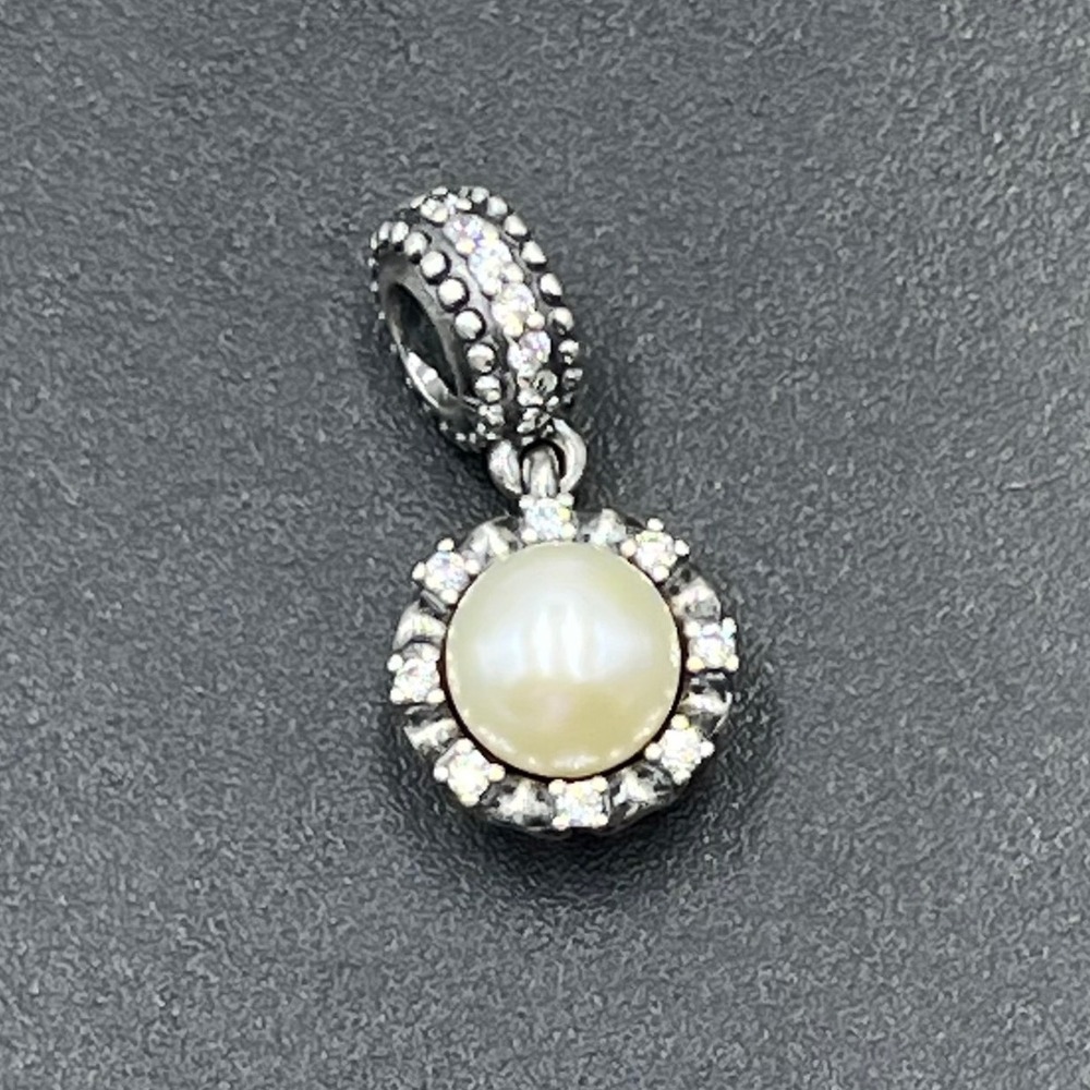 Pandora Retired Vintage "Everlasting Grace" Dangle Charm (Item No. 791385P)